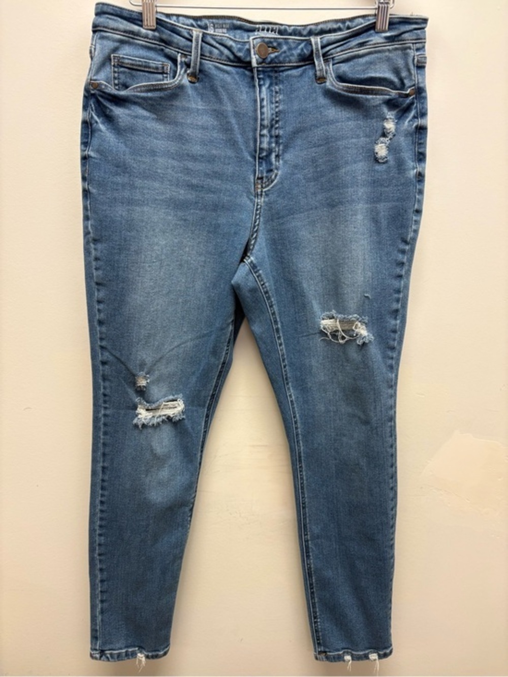 4 for $25 💙 a.n.a. High Rise Distressed Jeggings Size 16 💙